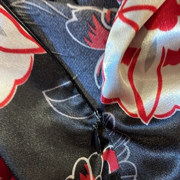 Ricki’s sz 10 black/red/gold floral pattern & styling reminiscent of kimono - Picture 9 of 12